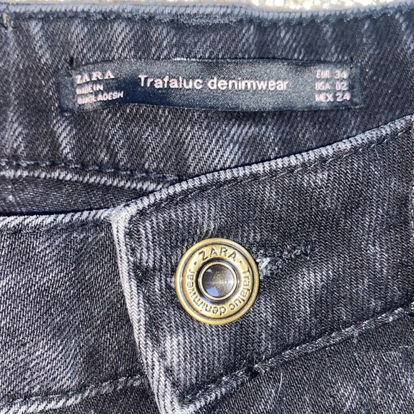 Zara High Waisted Denim Shorts - Picture 3 of 4